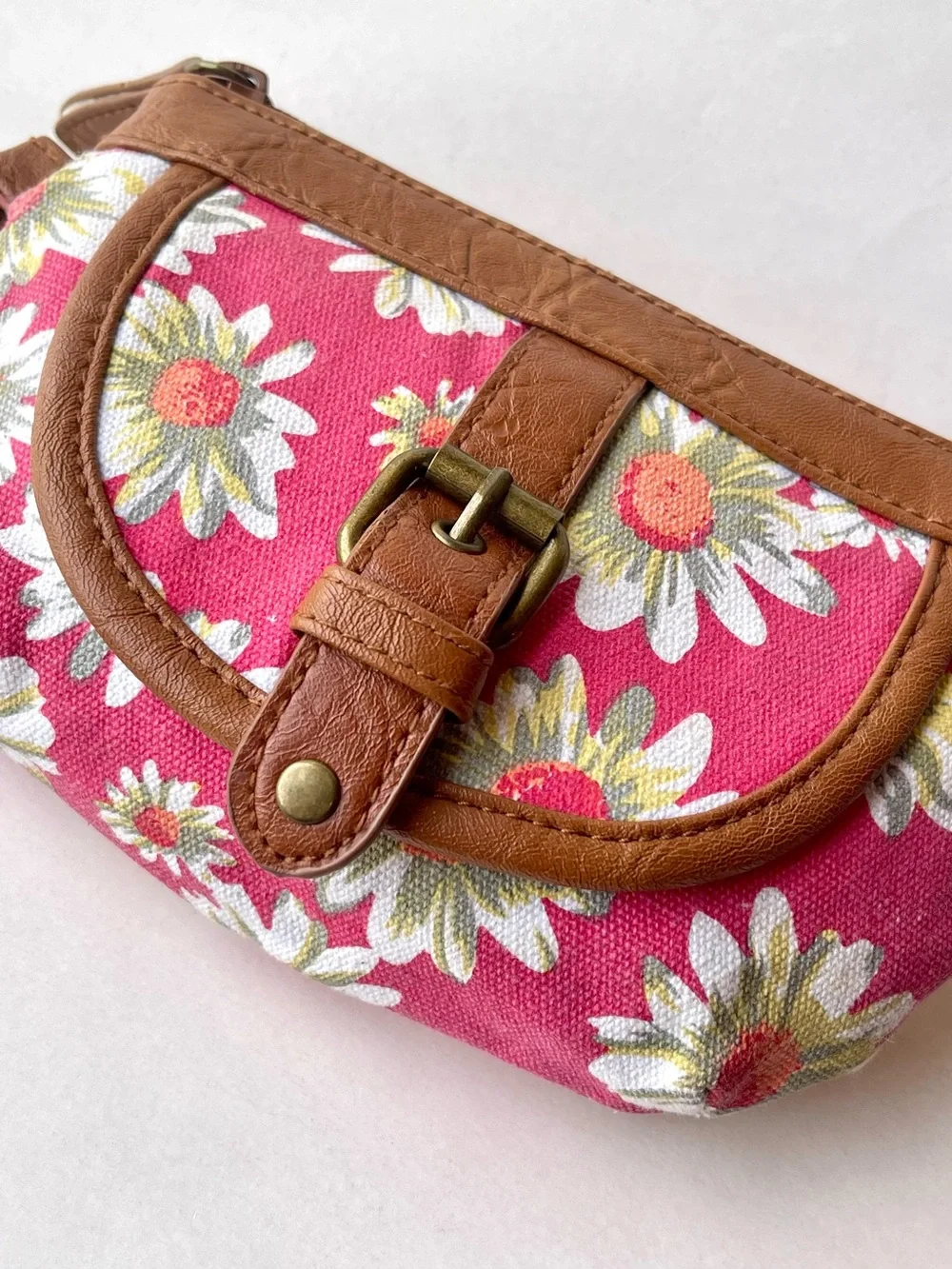 American Eagle Wristlet Pouch- Floral